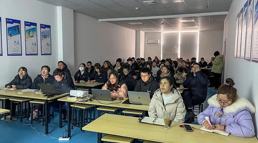 尊龙凯时人生就是搏储能研发部开展产品技术培训